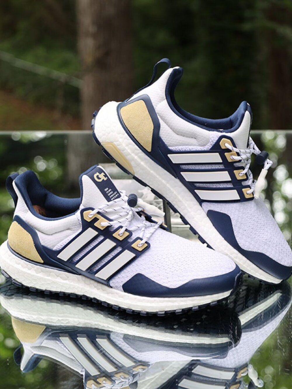 Adidas UltraBoost 1.0 Georgia Tech - Picture 3 of 14